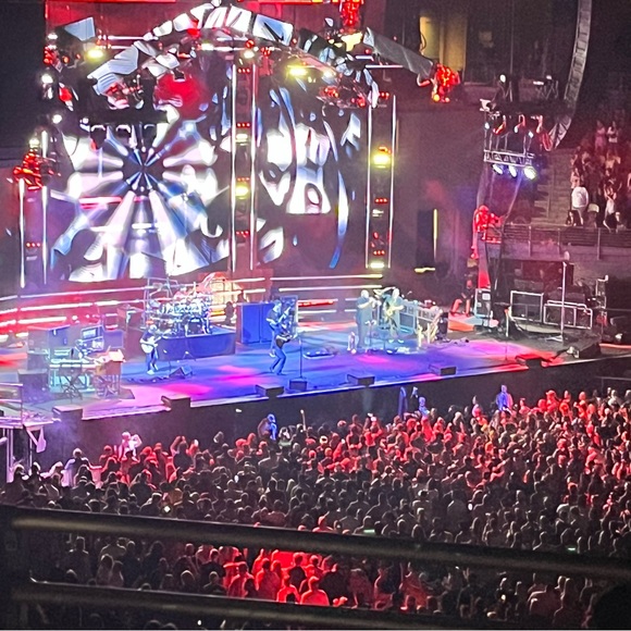 Meet your Posher, Shelly - Picture 2 of 3